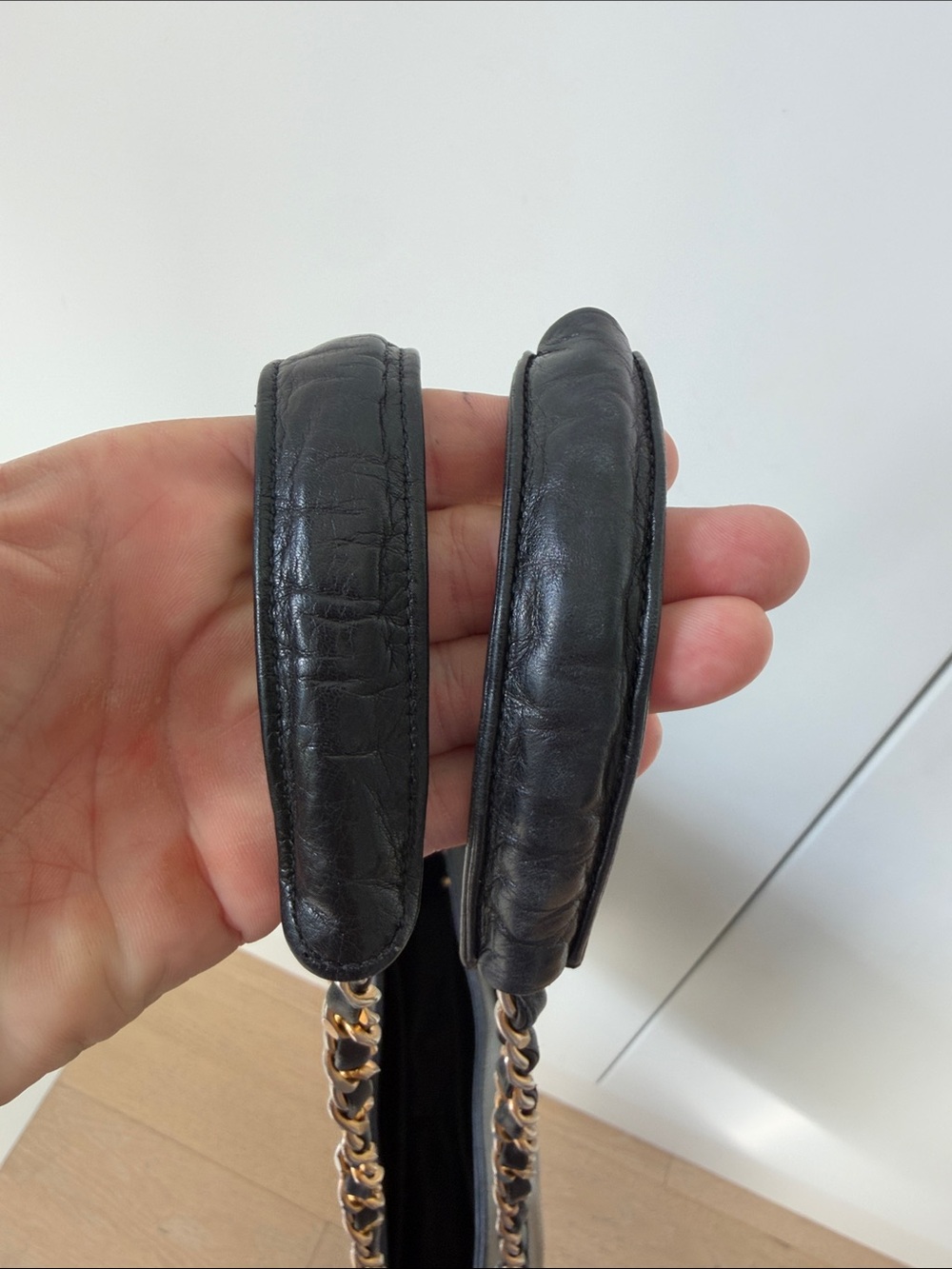 CHANEL Black Leather Chain-Handle Shoulder Bag - Picture 6 of 10